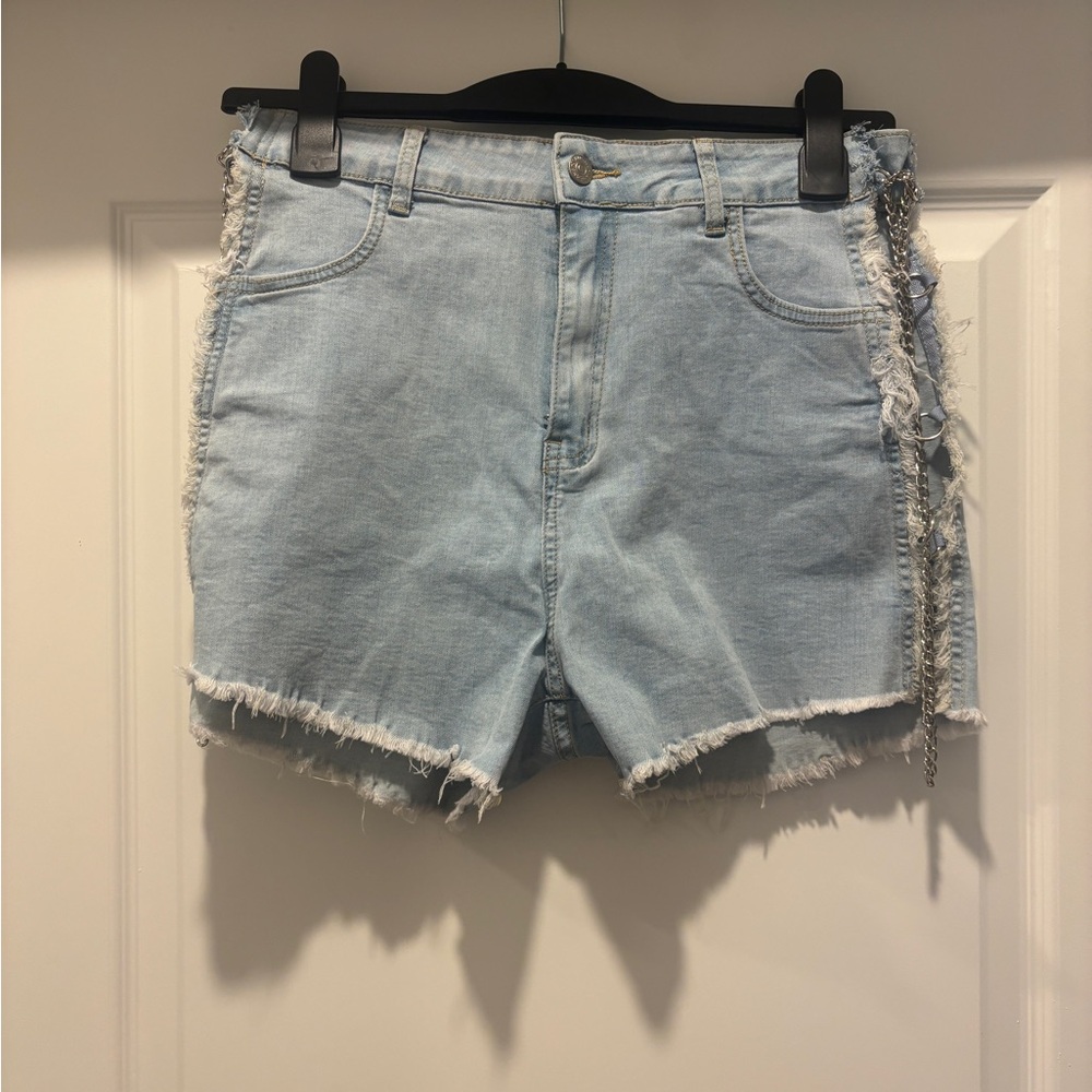 Chic Light Blue Frayed Denim Shorts